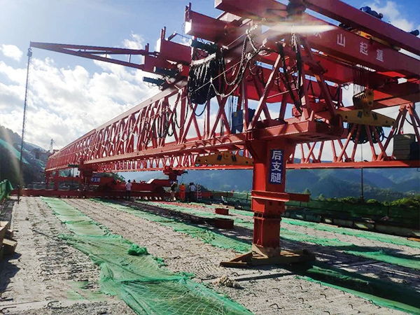 甘肃陇南双悬臂式架桥机厂家 双悬臂式架桥机环境工作条件限制及工程适配解析​