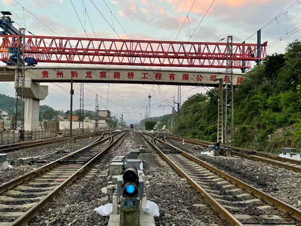 甘肃临夏双悬臂式架桥机厂家 双悬臂式架桥机外形运输尺寸限制及工程适配实践​