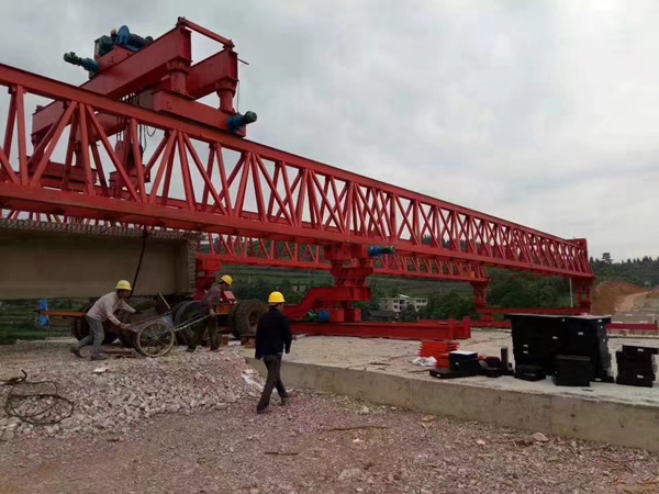 河南漯河‌整跨梁架桥机厂家 整跨梁架桥机速度参数技术解析