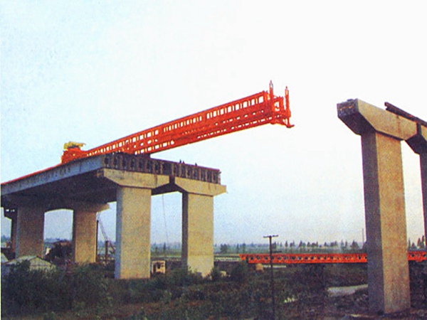 河南信阳整跨梁架桥机厂家 整跨梁架桥机过孔操作技术解析