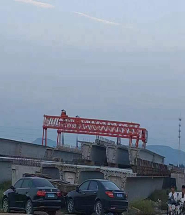 新疆吐鲁番龙门吊厂家 龙门吊在制糖厂榨辊更换平台的应用实践