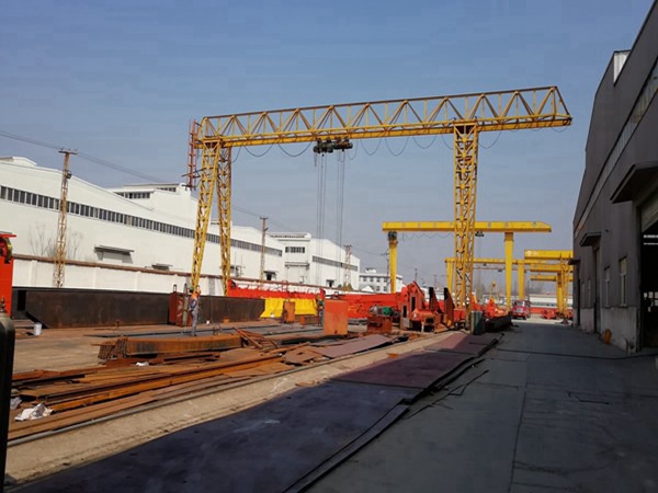 陕西榆林龙门吊厂家 龙门吊严禁起吊的六种核心风险及应对措施